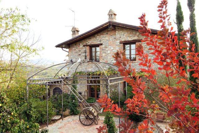 Cascina La Buca Guest House Castello di Serravalle Екстериор снимка