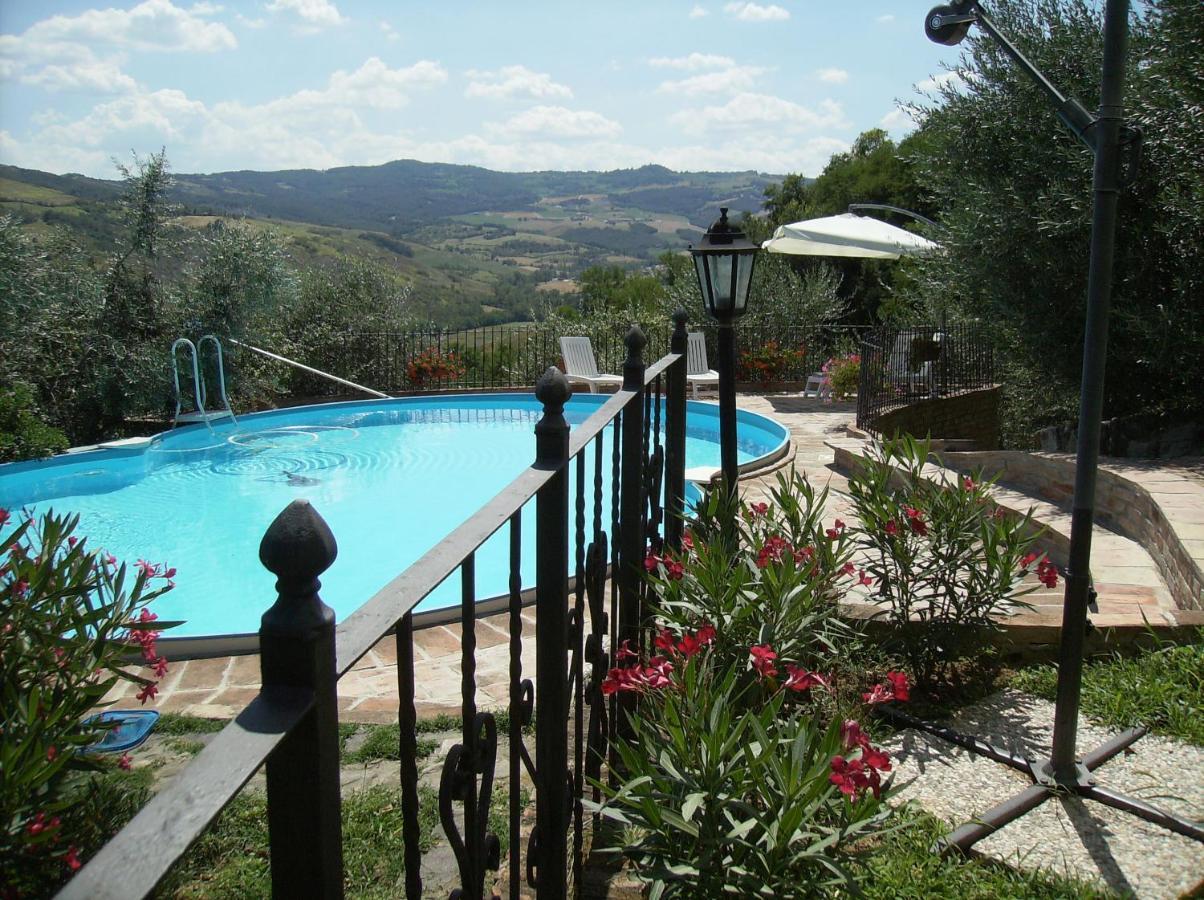 Cascina La Buca Guest House Castello di Serravalle Екстериор снимка