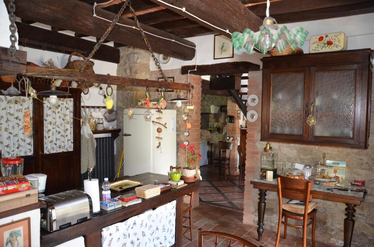 Cascina La Buca Guest House Castello di Serravalle Екстериор снимка