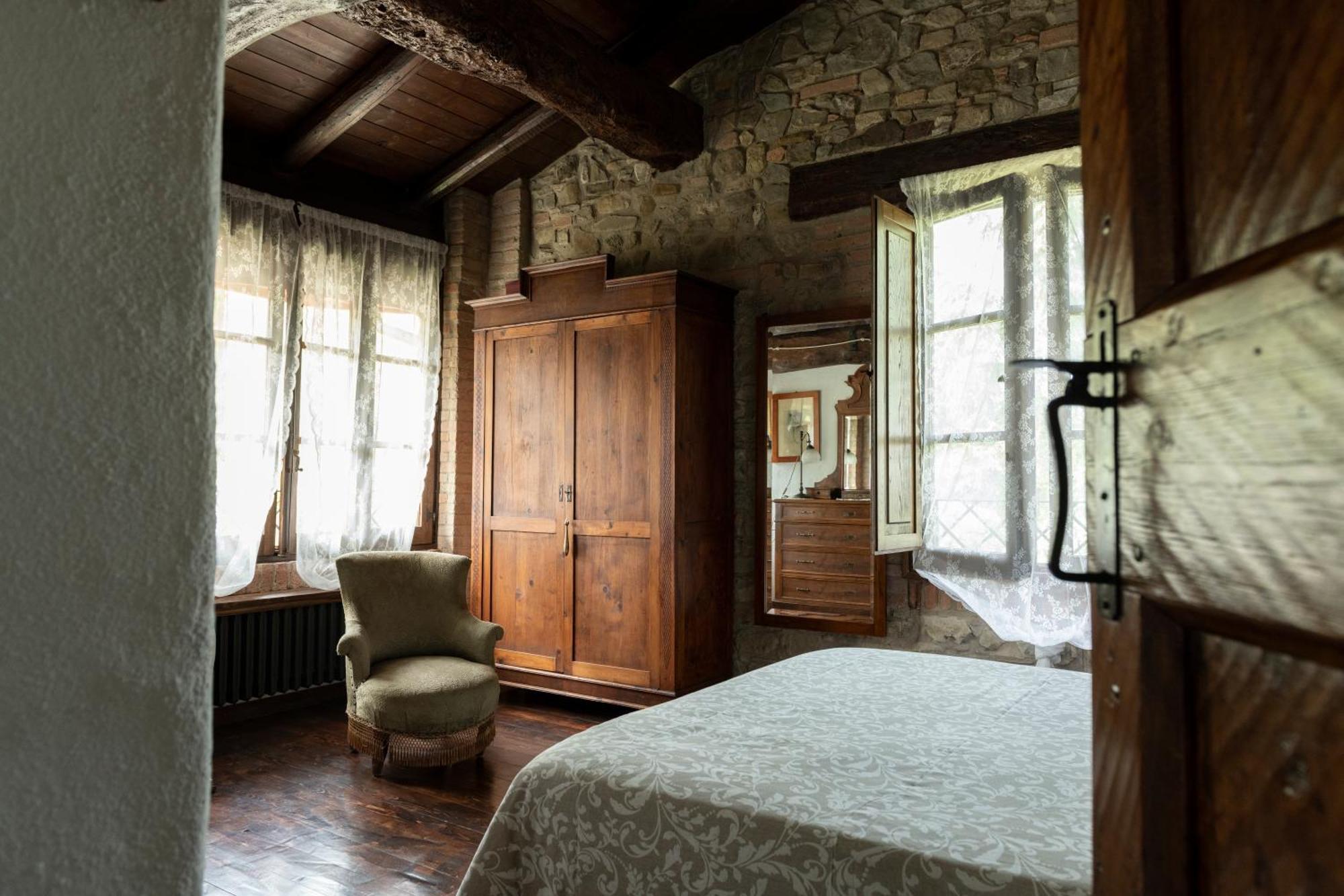 Cascina La Buca Guest House Castello di Serravalle Екстериор снимка