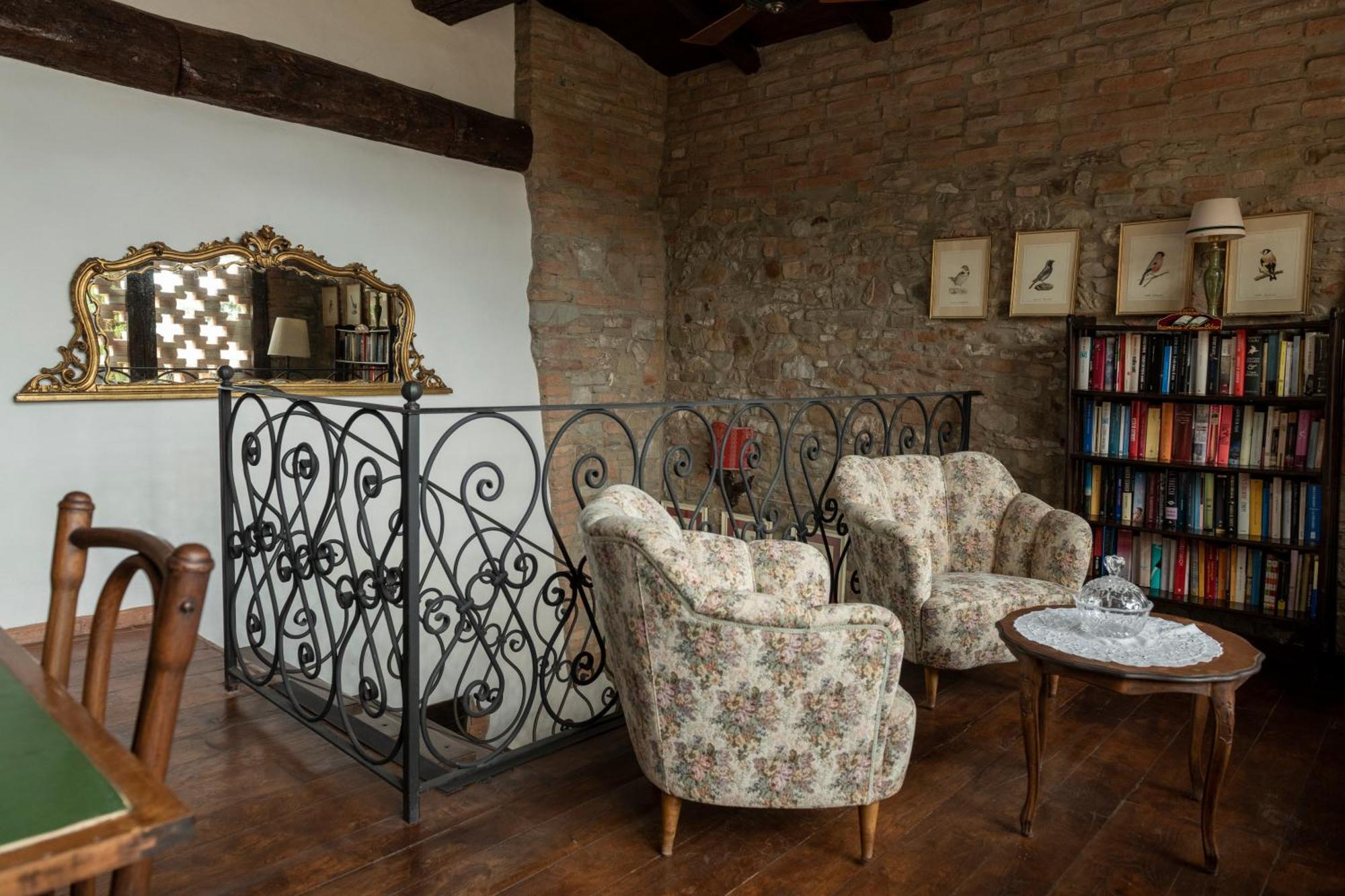 Cascina La Buca Guest House Castello di Serravalle Екстериор снимка