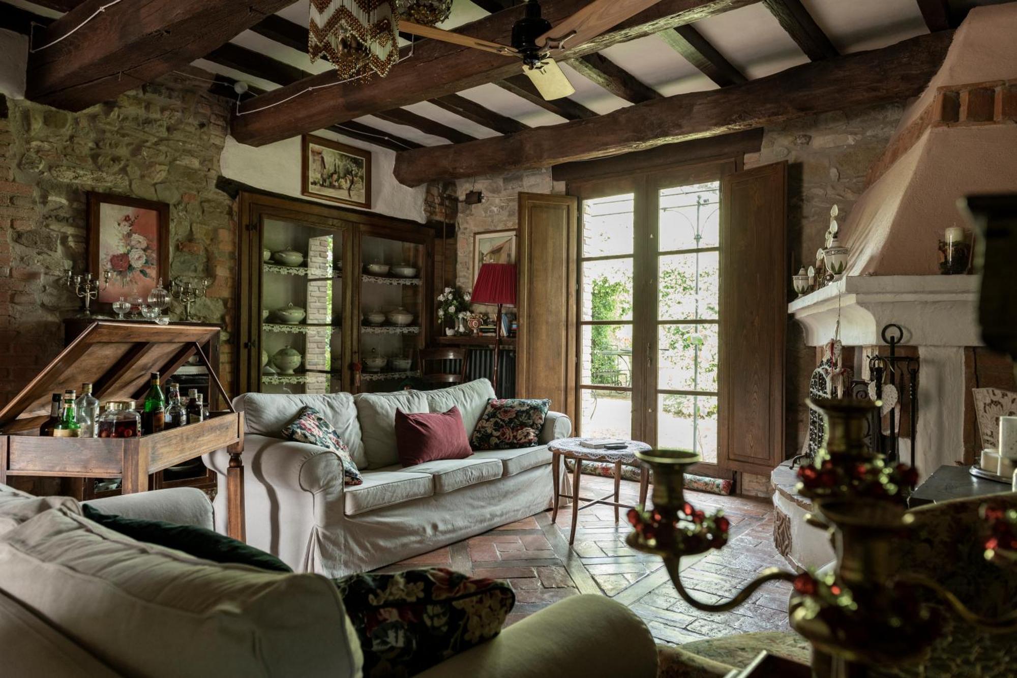 Cascina La Buca Guest House Castello di Serravalle Екстериор снимка