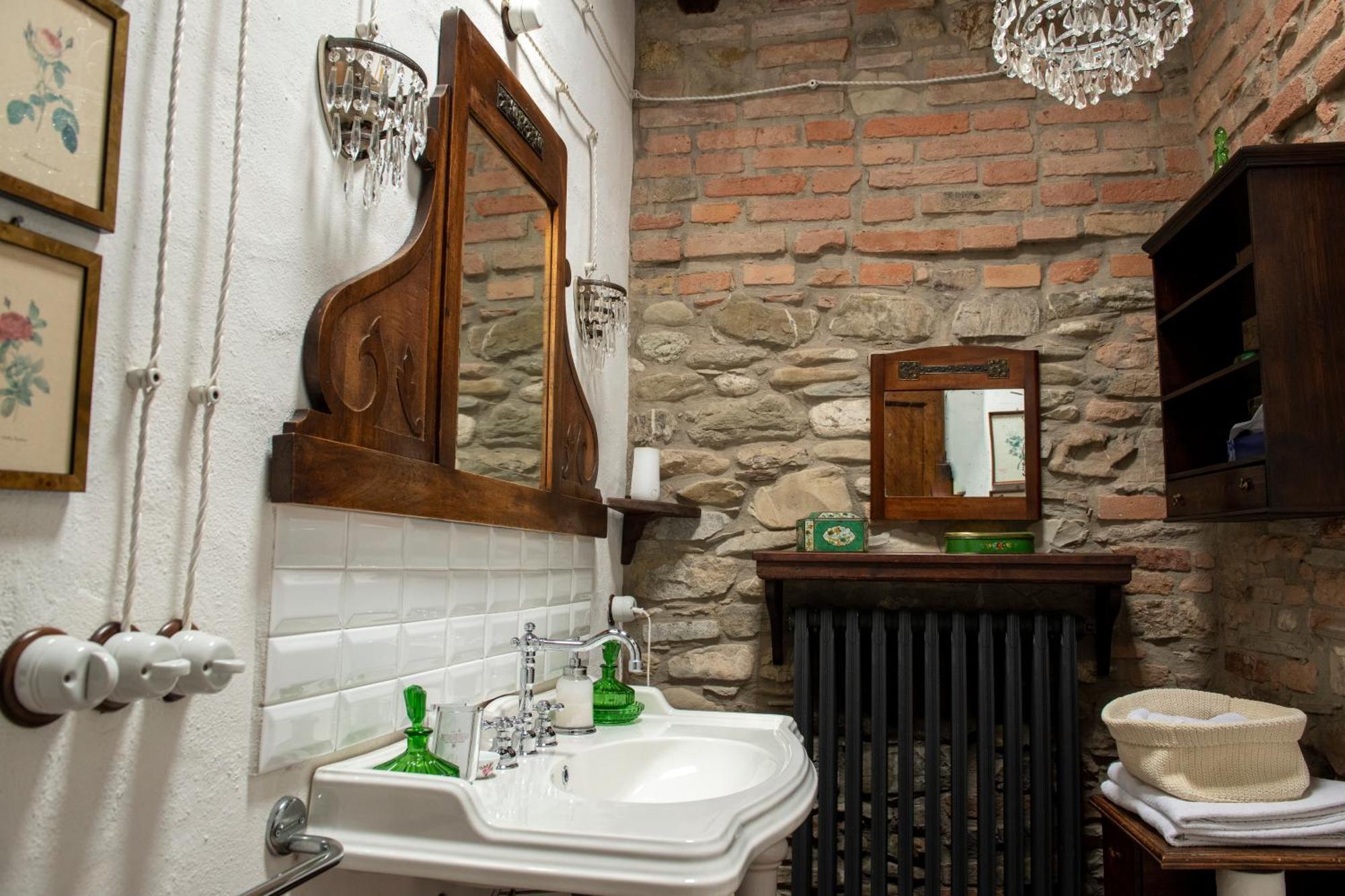 Cascina La Buca Guest House Castello di Serravalle Екстериор снимка