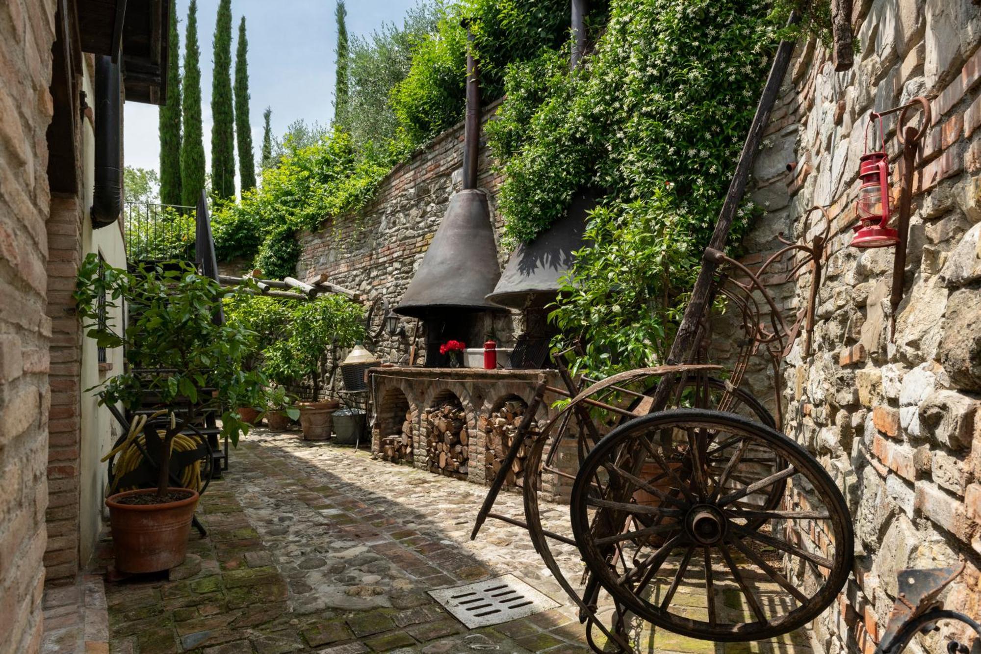 Cascina La Buca Guest House Castello di Serravalle Екстериор снимка